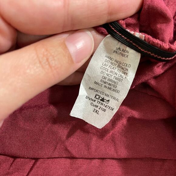 French Pastry Womens Burgundy Tank Top Sleeveless Tee Soft Lightweight Size 2X - Picture 6 of 10